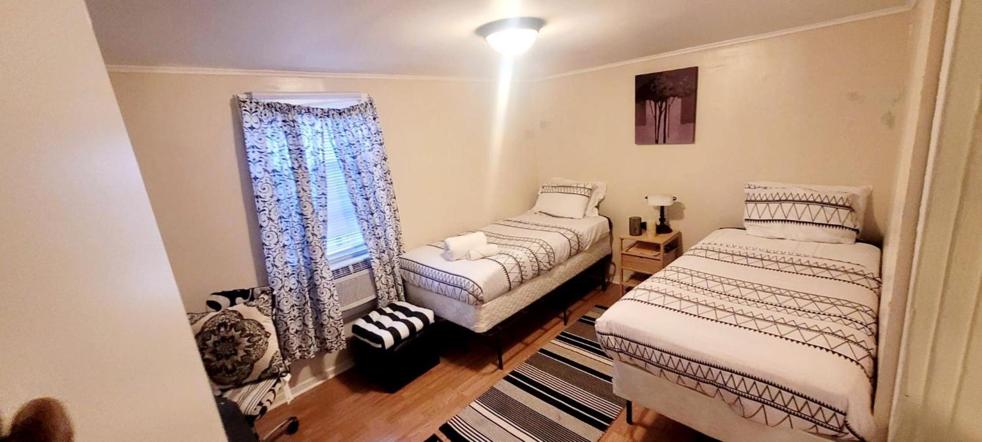 Room In Guest Room - Black-White Rm By Yale U نيو هافن المظهر الخارجي الصورة