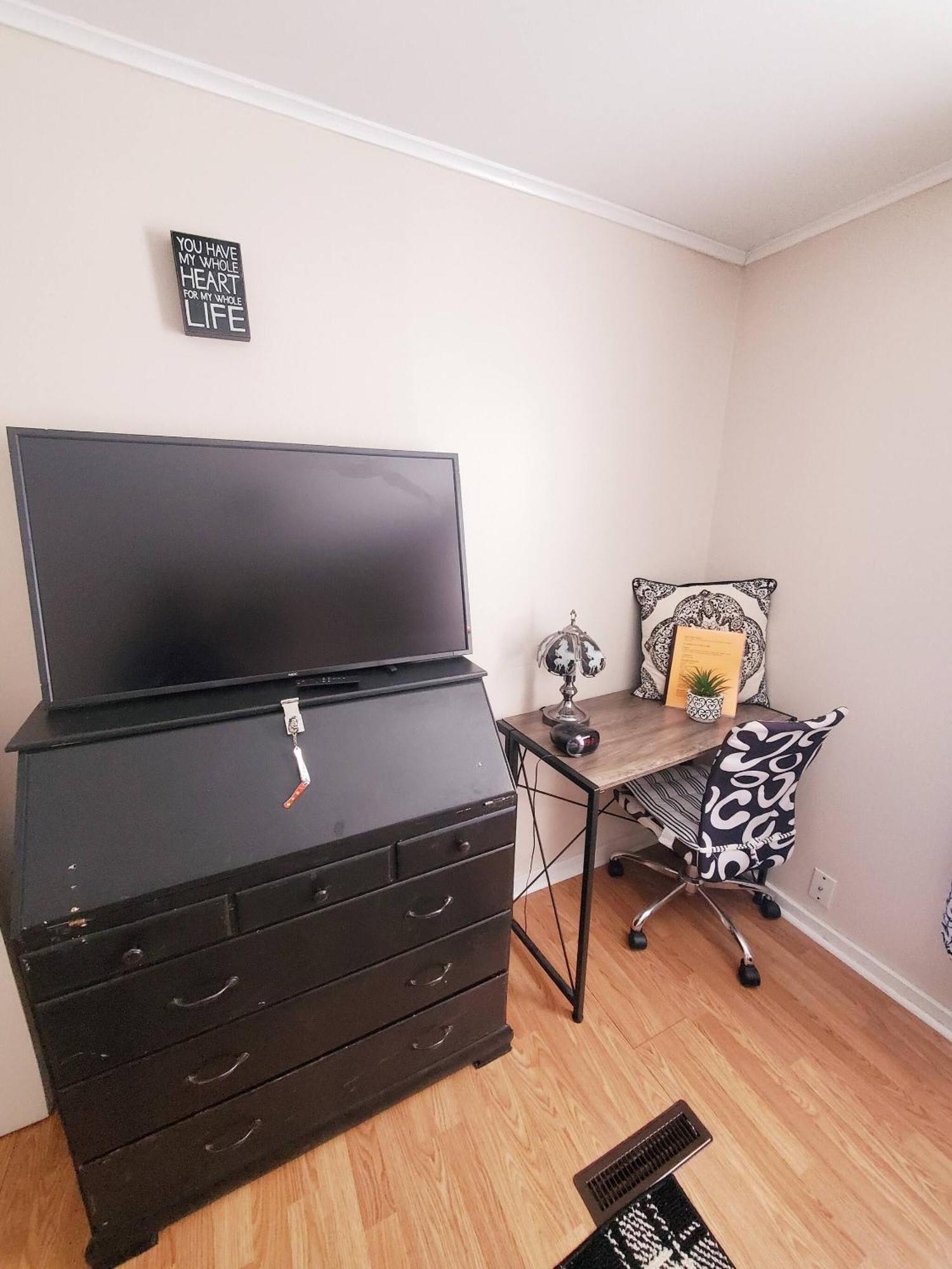 Room In Guest Room - Black-White Rm By Yale U نيو هافن المظهر الخارجي الصورة