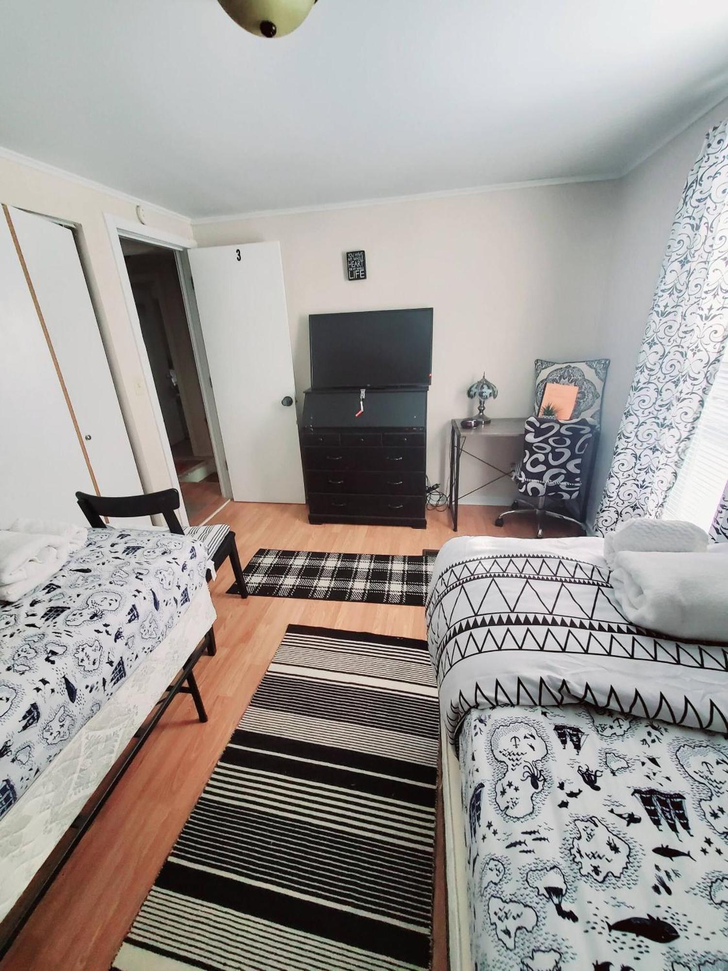 Room In Guest Room - Black-White Rm By Yale U نيو هافن المظهر الخارجي الصورة